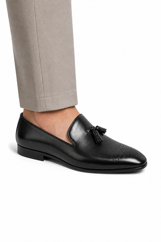 black 06 on foot