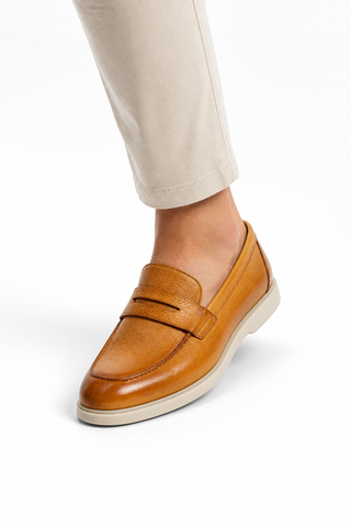 Carrucci KS715-02 black onfoot view