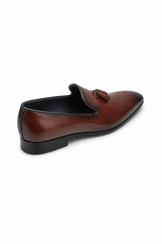 chestnut 03 rear medial three quarter