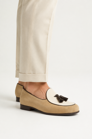 AMB2563 — 06 on-foot